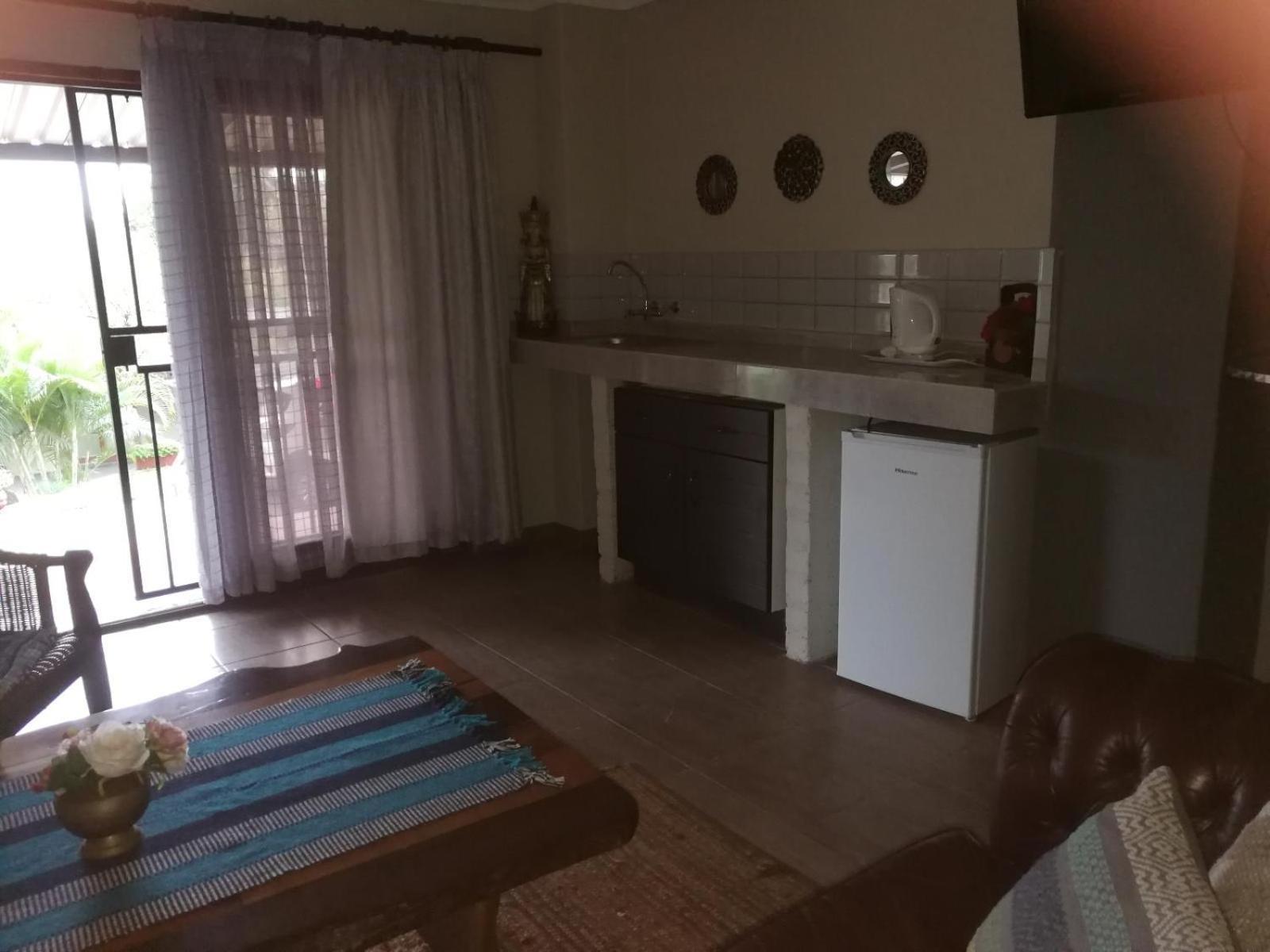 Meerkat Manor Komatipoort Rom bilde